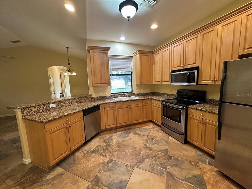 Activo con contrato: $2,000 (3 camas, 2 baños, 1918 Pies cuadrados)