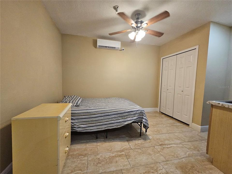 For Rent: $900 (1 beds, 1 baths, 200 Square Feet)