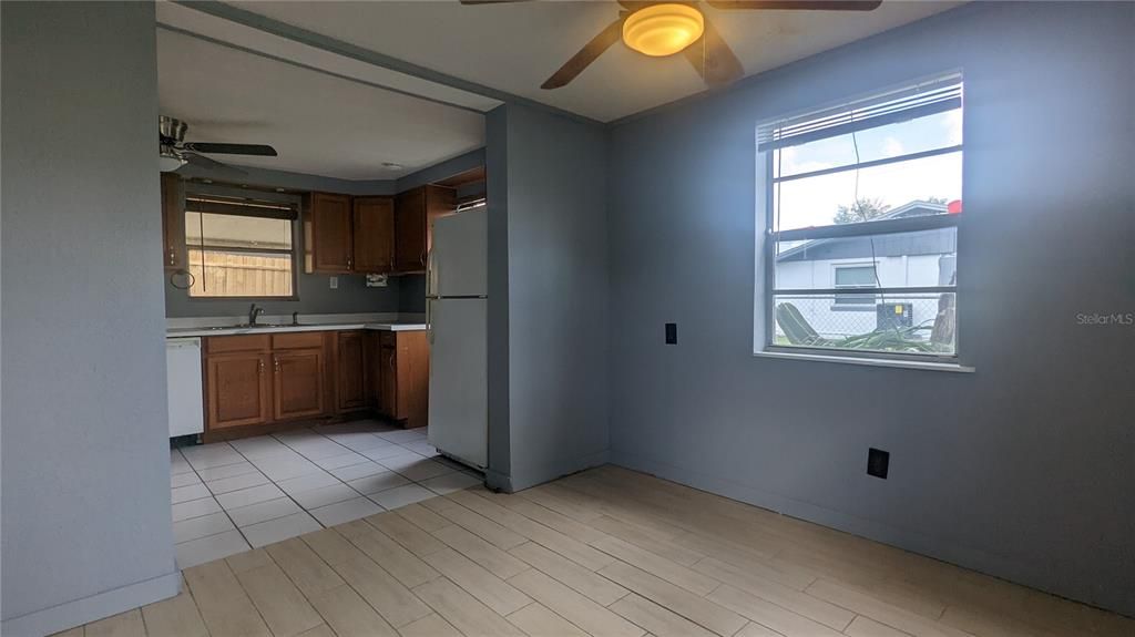 合同活跃: $1,000 (1 贝兹, 1 浴室, 750 平方英尺)