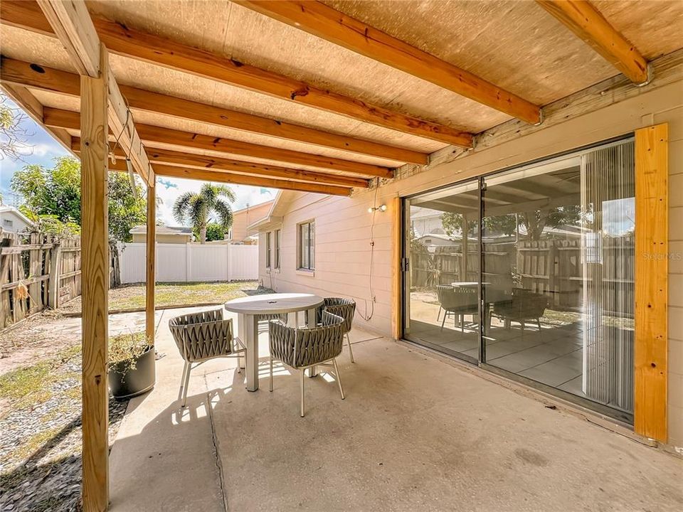 На продажу: $340,000 (3 спален, 2 ванн, 1694 Квадратных фут)