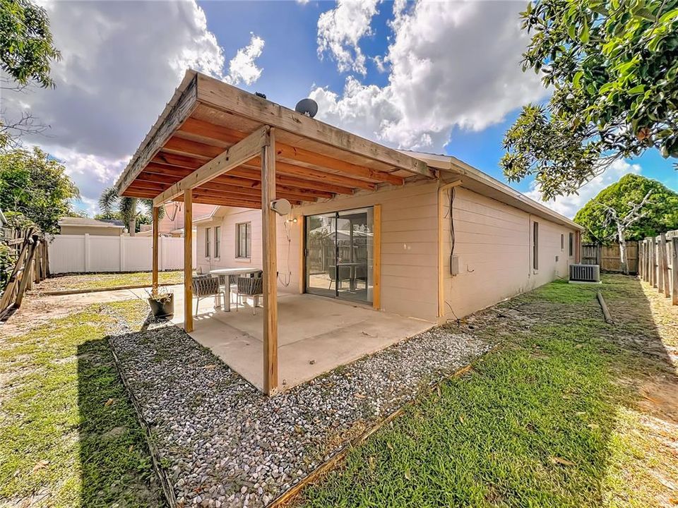 На продажу: $340,000 (3 спален, 2 ванн, 1694 Квадратных фут)