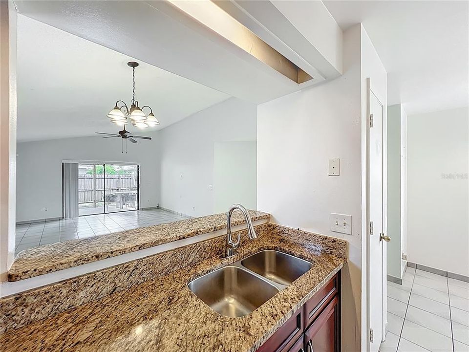 На продажу: $340,000 (3 спален, 2 ванн, 1694 Квадратных фут)