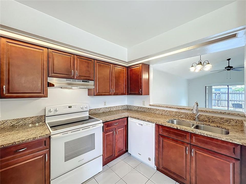 На продажу: $340,000 (3 спален, 2 ванн, 1694 Квадратных фут)