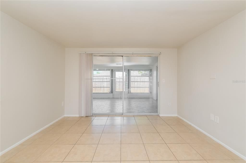 Activo con contrato: $1,735 (2 camas, 2 baños, 1698 Pies cuadrados)