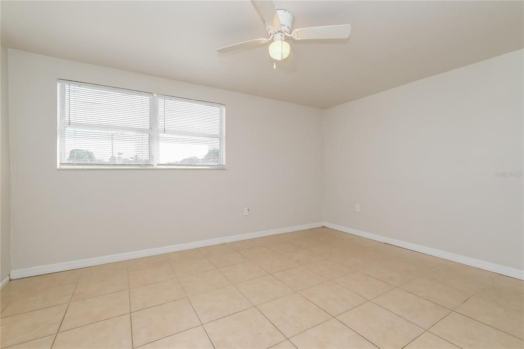 Activo con contrato: $1,735 (2 camas, 2 baños, 1698 Pies cuadrados)