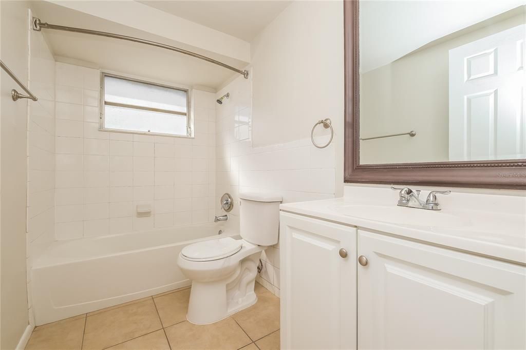 Activo con contrato: $1,735 (2 camas, 2 baños, 1698 Pies cuadrados)