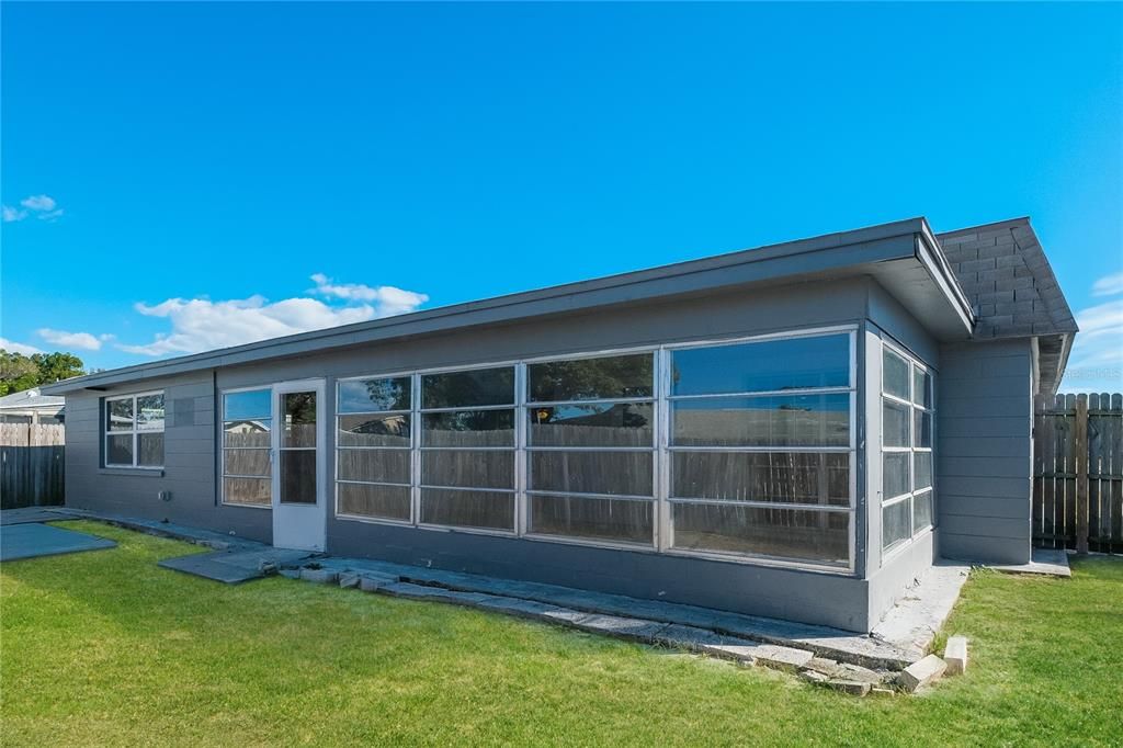 Activo con contrato: $1,735 (2 camas, 2 baños, 1698 Pies cuadrados)