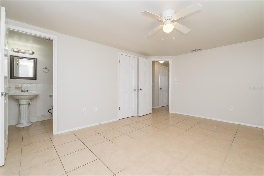 Activo con contrato: $1,735 (2 camas, 2 baños, 1698 Pies cuadrados)