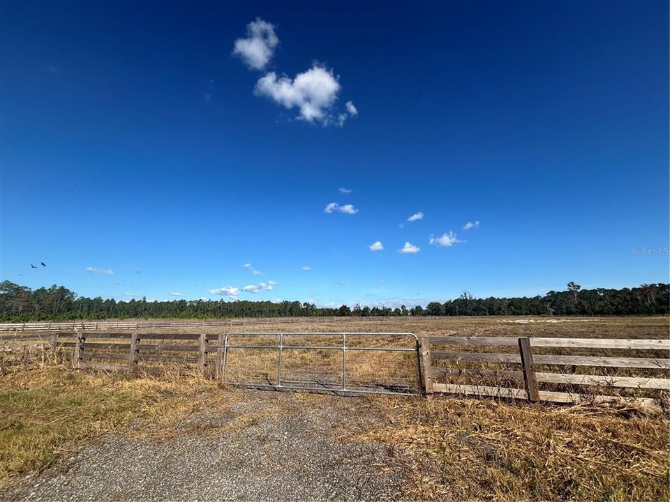 待售: $300,000 (5.06 acres)