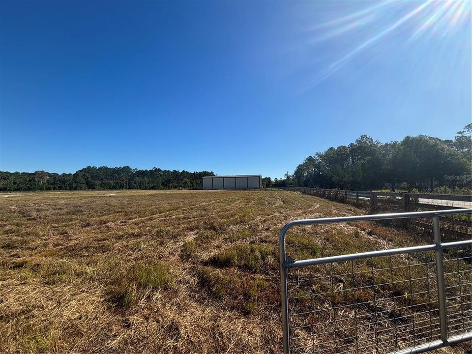 待售: $300,000 (5.06 acres)