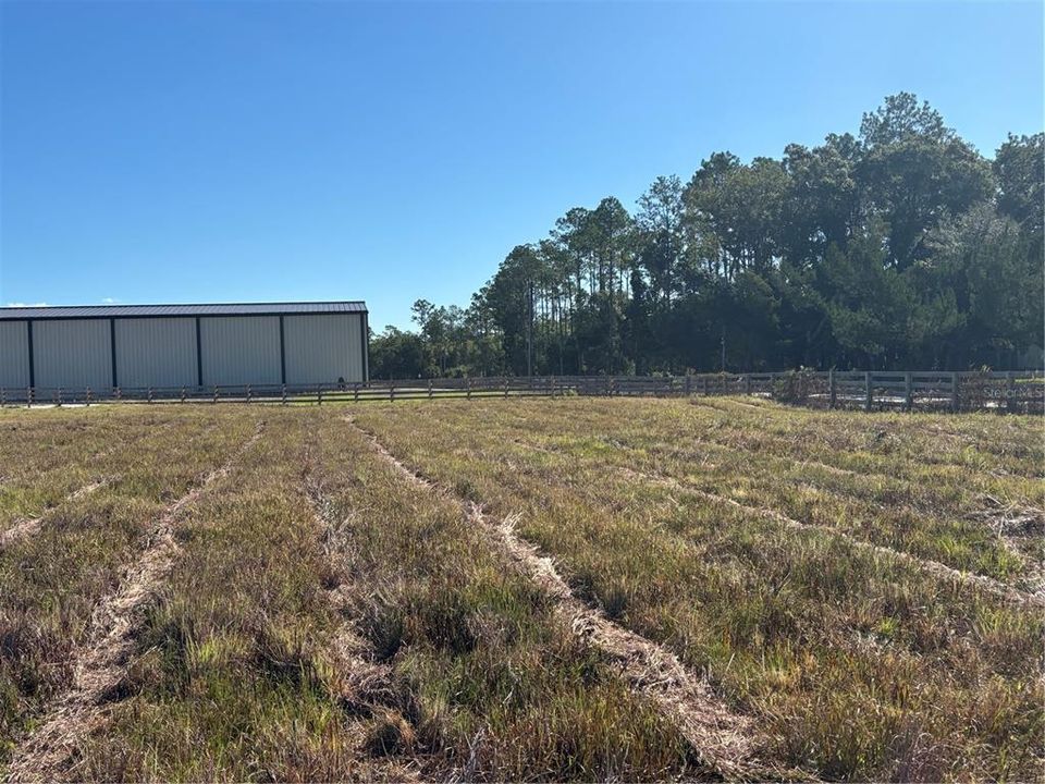 待售: $300,000 (5.06 acres)