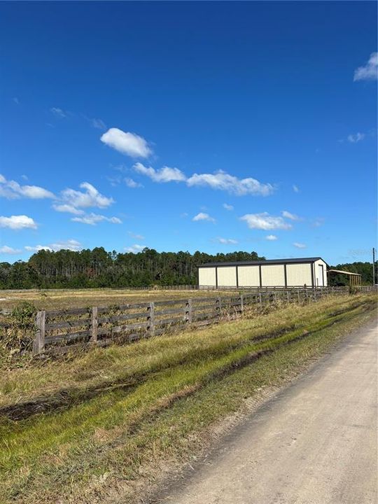 待售: $300,000 (5.06 acres)