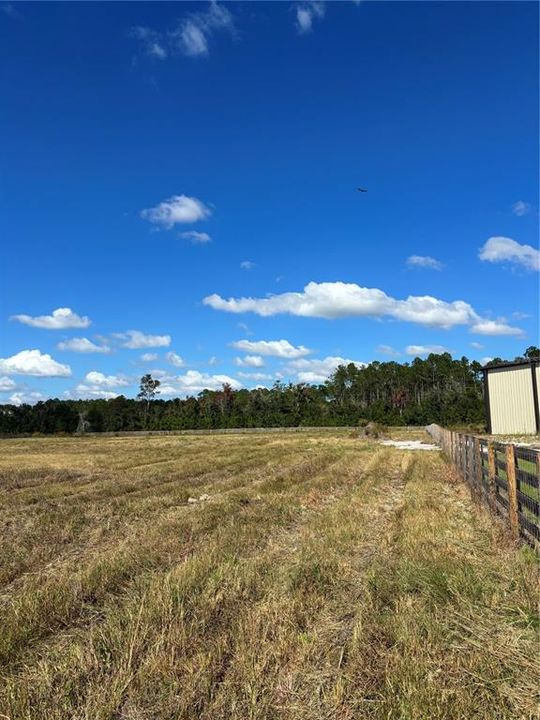 待售: $300,000 (5.06 acres)