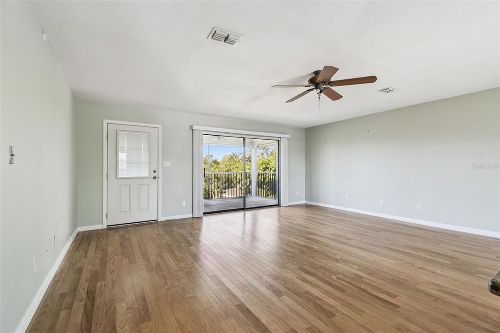 Active With Contract: $475,000 (2 beds, 2 baths, 1618 Square Feet)