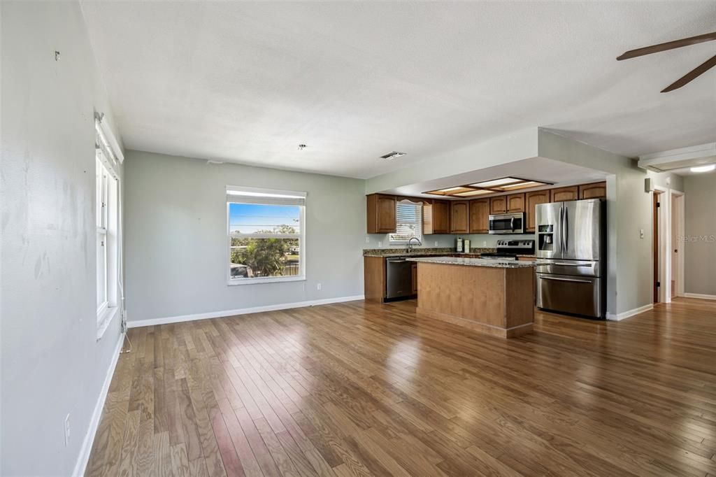 Active With Contract: $475,000 (2 beds, 2 baths, 1618 Square Feet)