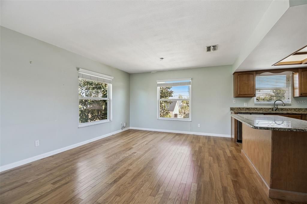 Active With Contract: $475,000 (2 beds, 2 baths, 1618 Square Feet)