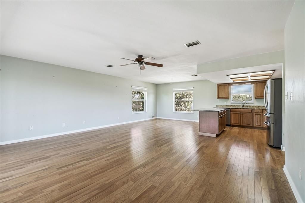 Active With Contract: $475,000 (2 beds, 2 baths, 1618 Square Feet)