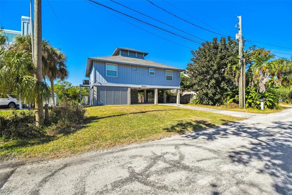 Active With Contract: $475,000 (2 beds, 2 baths, 1618 Square Feet)