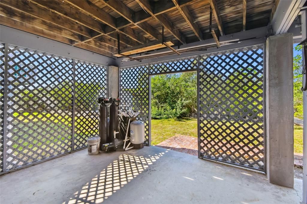 Active With Contract: $475,000 (2 beds, 2 baths, 1618 Square Feet)