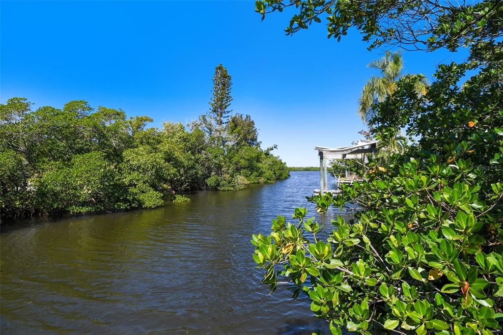 Active With Contract: $475,000 (2 beds, 2 baths, 1618 Square Feet)