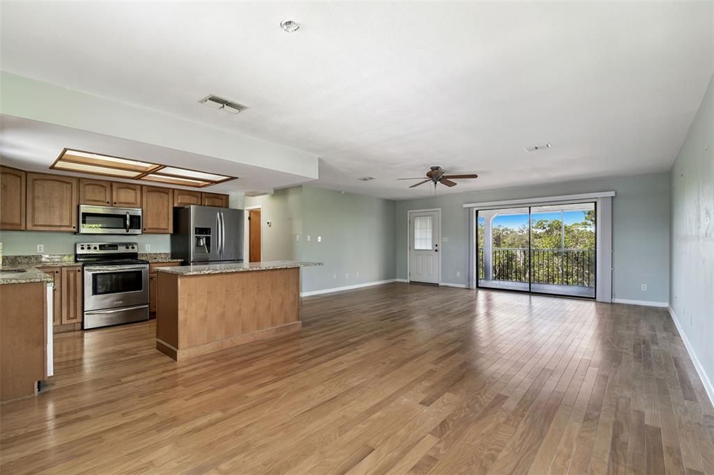 Active With Contract: $475,000 (2 beds, 2 baths, 1618 Square Feet)