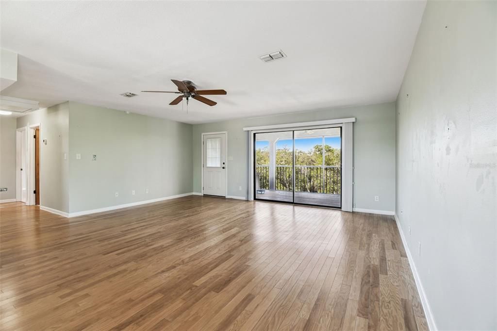 Active With Contract: $475,000 (2 beds, 2 baths, 1618 Square Feet)