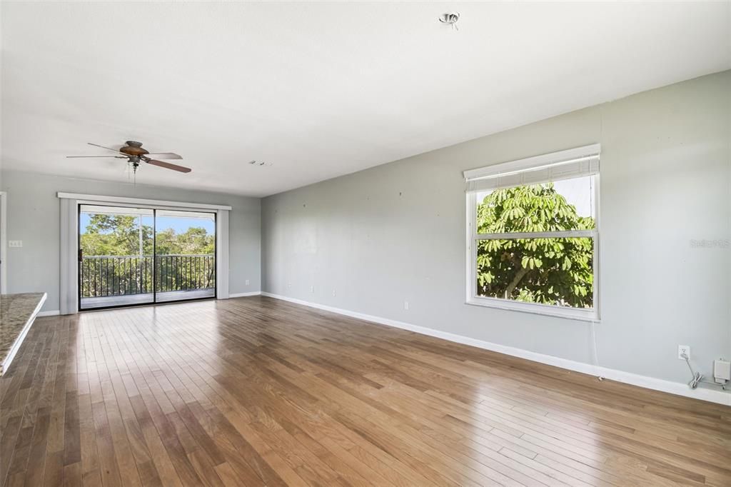 Active With Contract: $475,000 (2 beds, 2 baths, 1618 Square Feet)