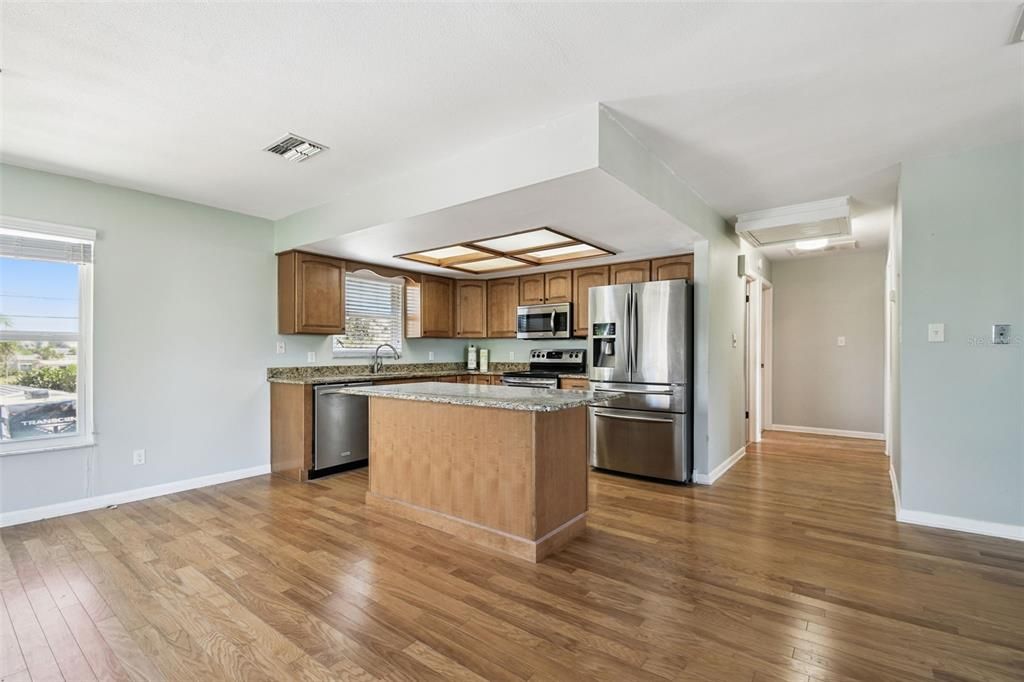 Active With Contract: $475,000 (2 beds, 2 baths, 1618 Square Feet)