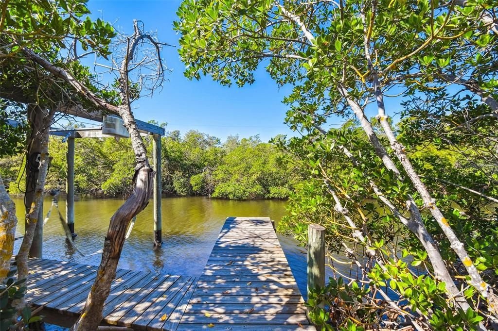 Active With Contract: $475,000 (2 beds, 2 baths, 1618 Square Feet)