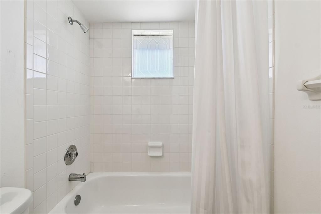 Active With Contract: $475,000 (2 beds, 2 baths, 1618 Square Feet)