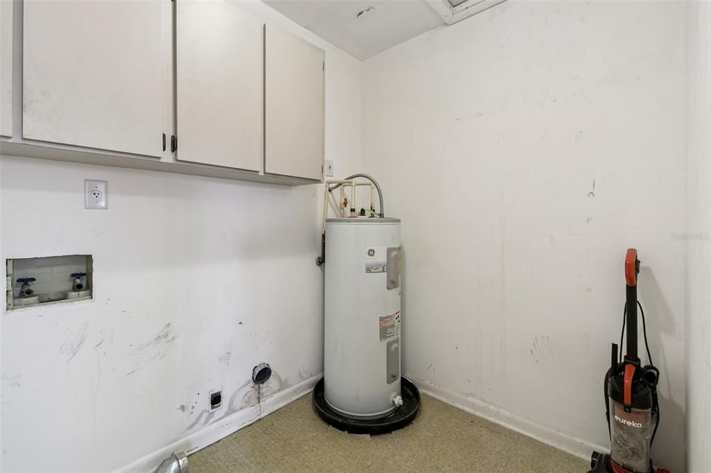 Active With Contract: $475,000 (2 beds, 2 baths, 1618 Square Feet)