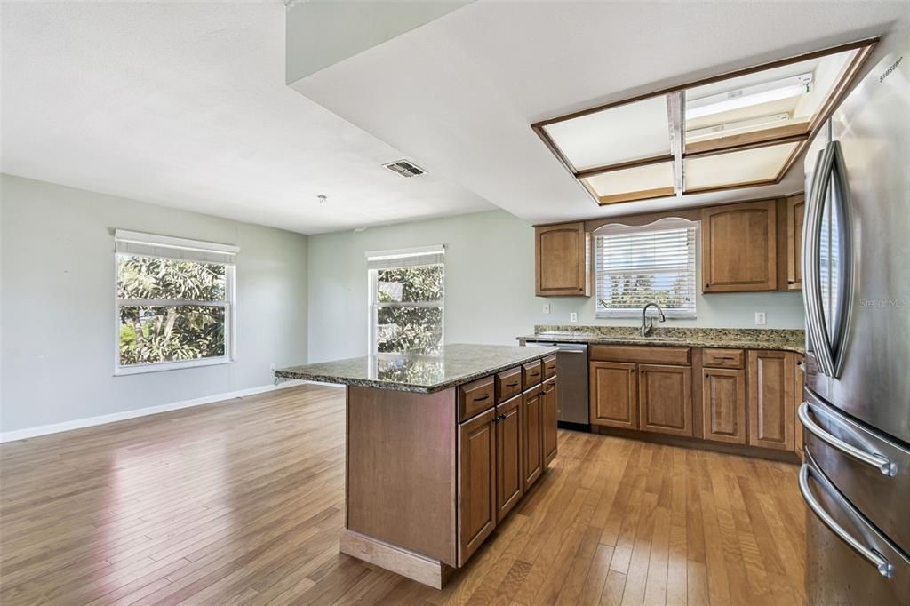 Active With Contract: $475,000 (2 beds, 2 baths, 1618 Square Feet)