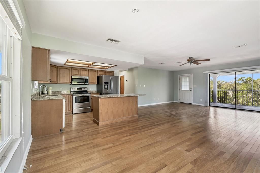 Active With Contract: $475,000 (2 beds, 2 baths, 1618 Square Feet)