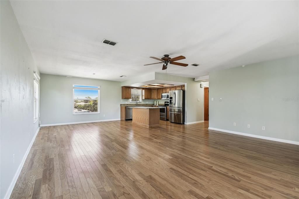 Active With Contract: $475,000 (2 beds, 2 baths, 1618 Square Feet)