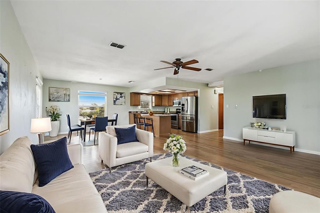 Active With Contract: $475,000 (2 beds, 2 baths, 1618 Square Feet)