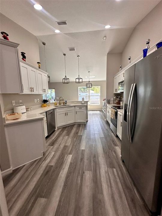 For Sale: $319,000 (4 beds, 2 baths, 1739 Square Feet)