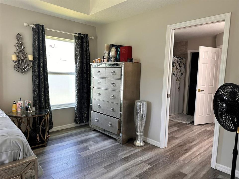 For Sale: $319,000 (4 beds, 2 baths, 1739 Square Feet)