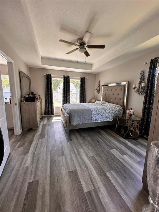 For Sale: $319,000 (4 beds, 2 baths, 1739 Square Feet)