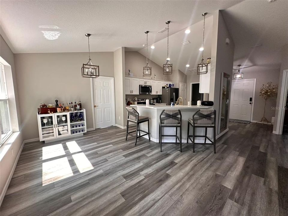 For Sale: $319,000 (4 beds, 2 baths, 1739 Square Feet)