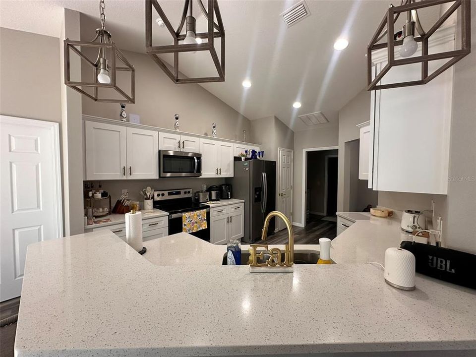 For Sale: $319,000 (4 beds, 2 baths, 1739 Square Feet)