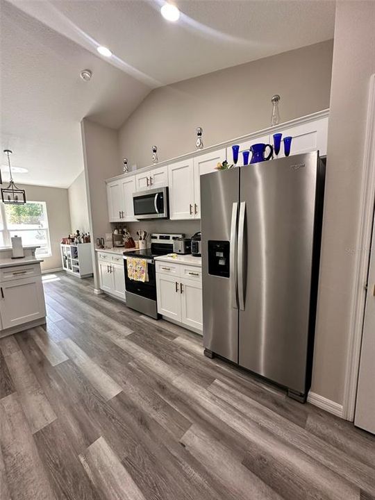 For Sale: $319,000 (4 beds, 2 baths, 1739 Square Feet)