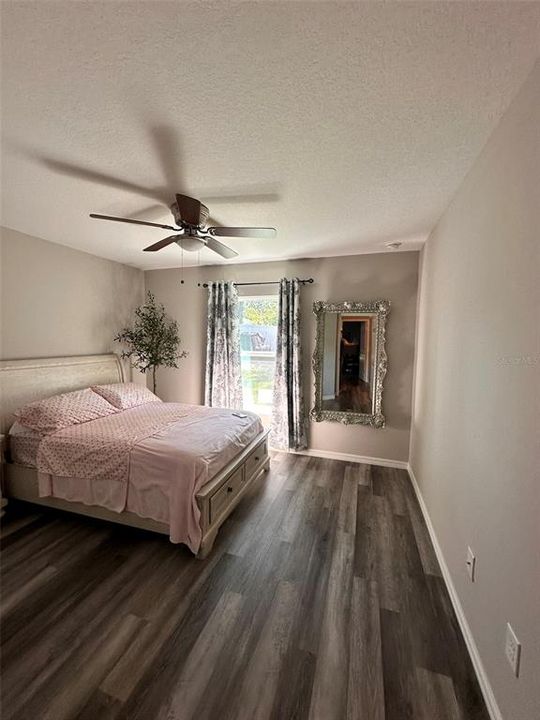 For Sale: $319,000 (4 beds, 2 baths, 1739 Square Feet)