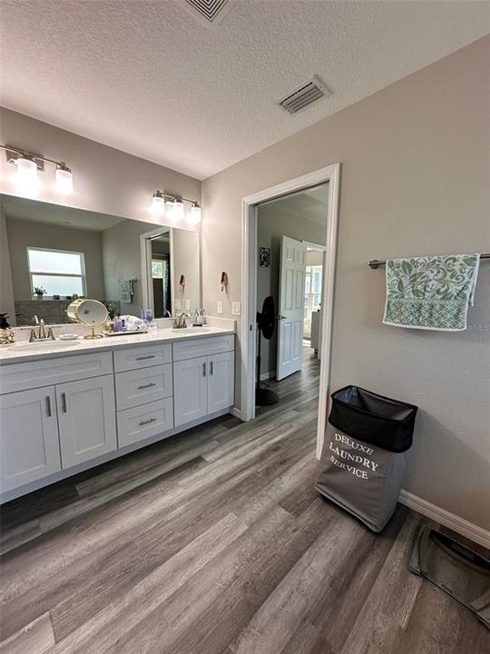 For Sale: $319,000 (4 beds, 2 baths, 1739 Square Feet)