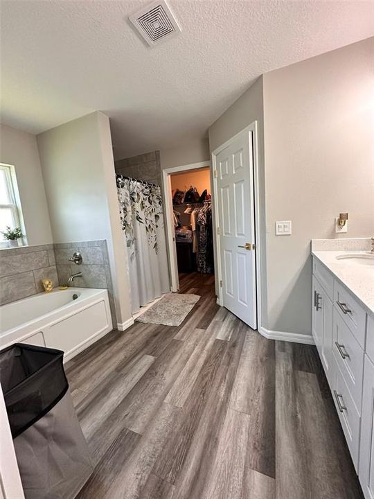 For Sale: $319,000 (4 beds, 2 baths, 1739 Square Feet)