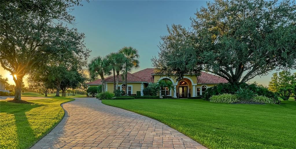 For Sale: $3,795,000 (5 beds, 4 baths, 5163 Square Feet)