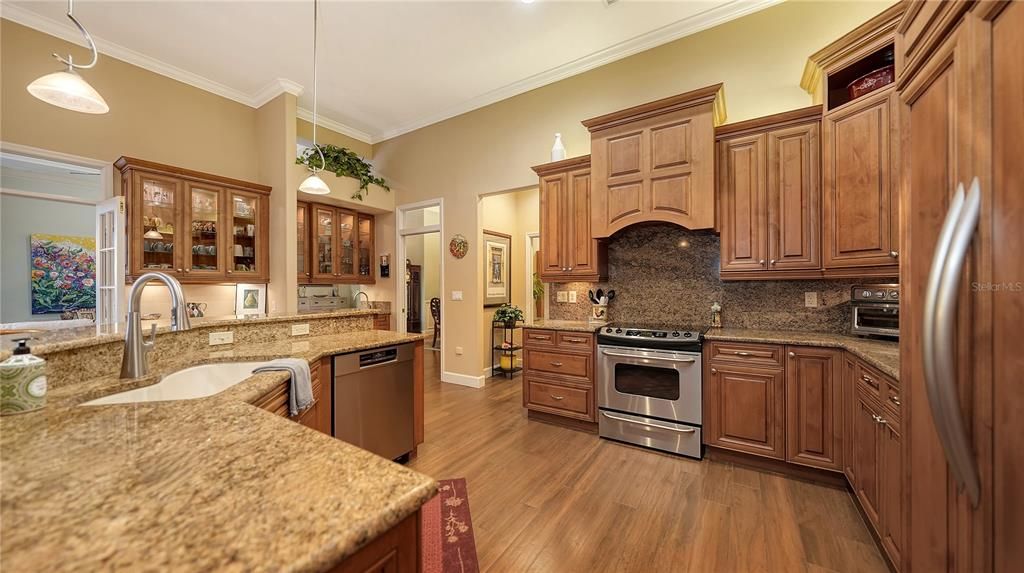 For Sale: $3,795,000 (5 beds, 4 baths, 5163 Square Feet)