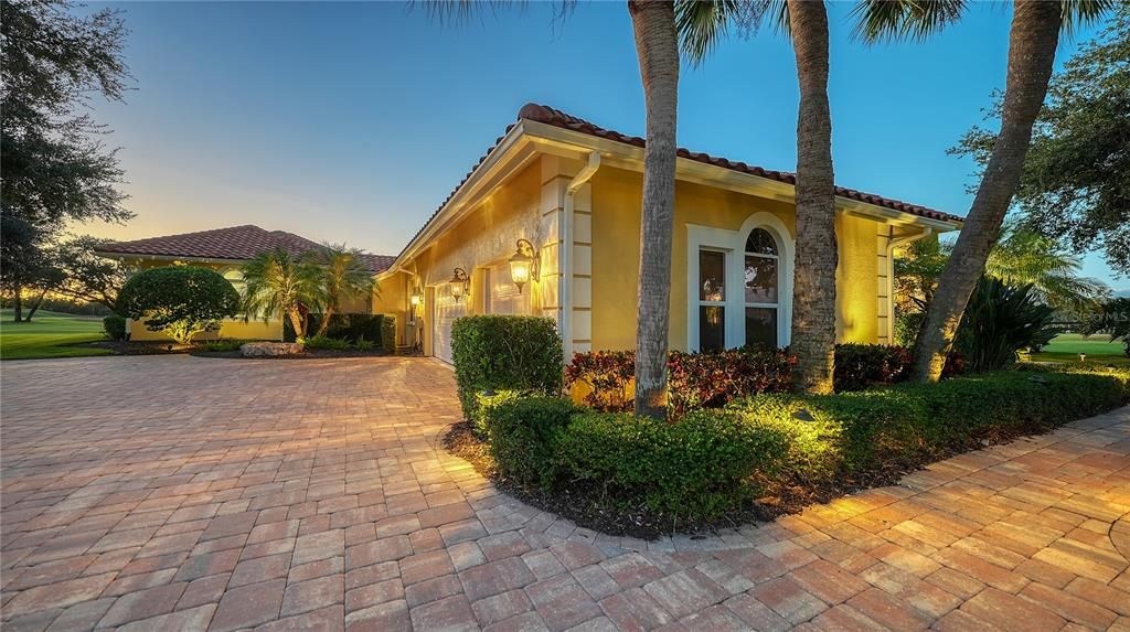 For Sale: $3,795,000 (5 beds, 4 baths, 5163 Square Feet)