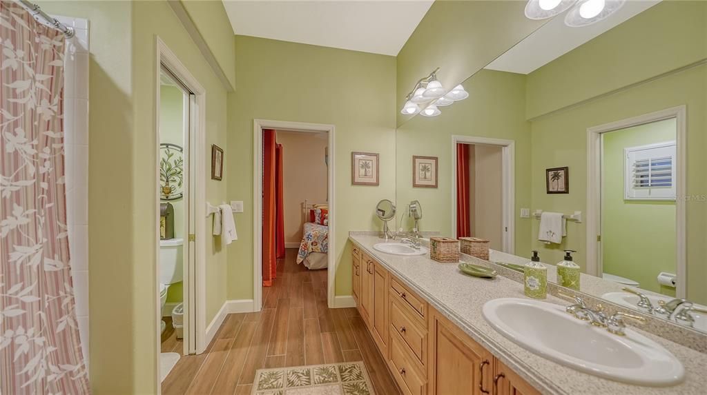 For Sale: $3,795,000 (5 beds, 4 baths, 5163 Square Feet)