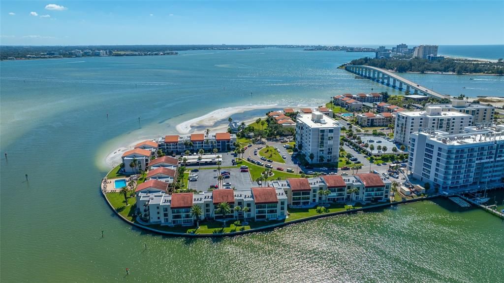 For Sale: $575,000 (2 beds, 2 baths, 1181 Square Feet)