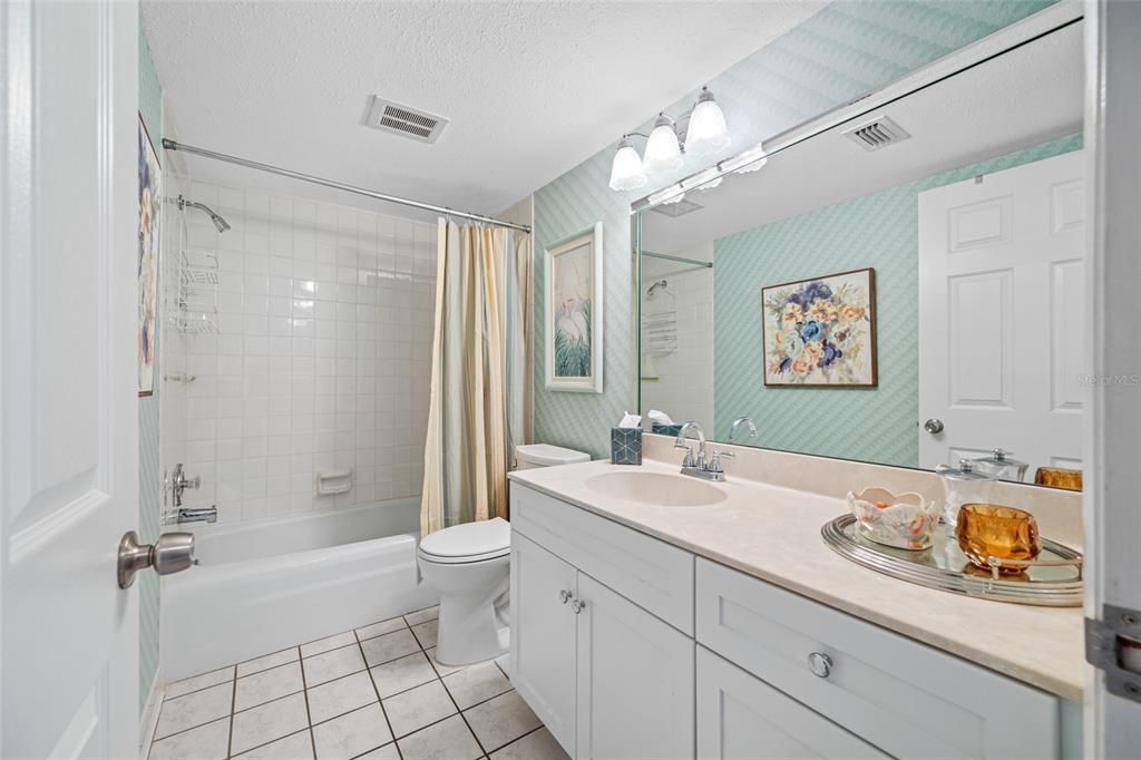 For Sale: $575,000 (2 beds, 2 baths, 1181 Square Feet)